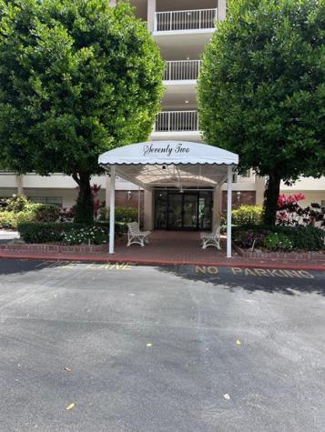 3850 Oaks Clubhouse Drive Pompano Beach FL 33069