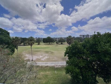 3850 Oaks Clubhouse Drive Pompano Beach FL 33069