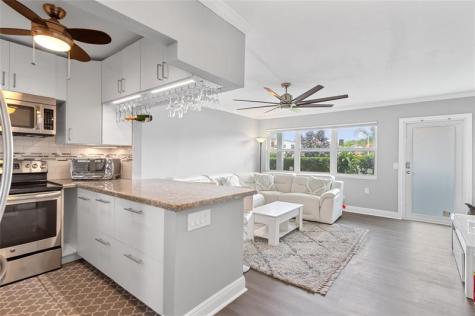 309 Oakridge R Deerfield Beach FL 33442