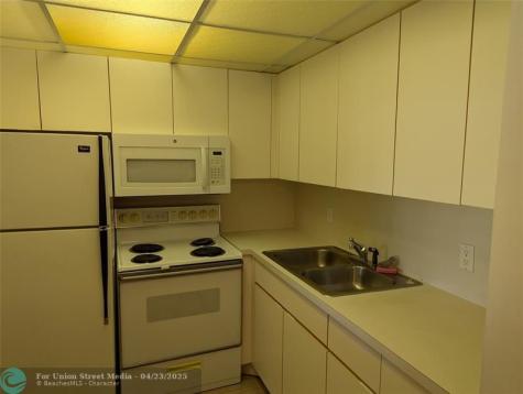 190 Oakridge M Deerfield Beach FL 33442