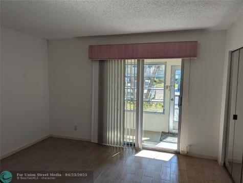 190 Oakridge M Deerfield Beach FL 33442