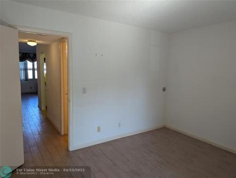 190 Oakridge M Deerfield Beach FL 33442