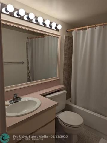 190 Oakridge M Deerfield Beach FL 33442