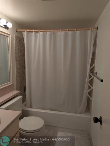 190 Oakridge M Deerfield Beach FL 33442