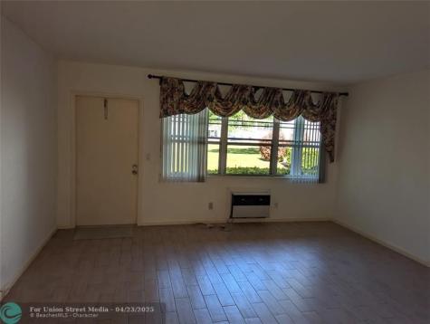 190 Oakridge M Deerfield Beach FL 33442