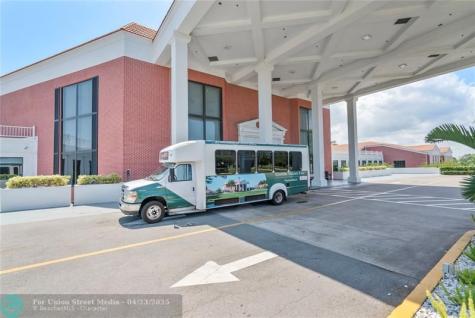 190 Oakridge M Deerfield Beach FL 33442