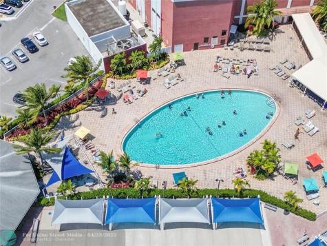 190 Oakridge M Deerfield Beach FL 33442