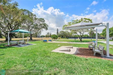 190 Oakridge M Deerfield Beach FL 33442