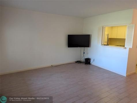 190 Oakridge M Deerfield Beach FL 33442