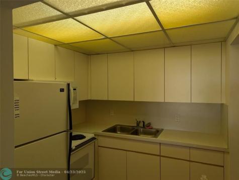 190 Oakridge M Deerfield Beach FL 33442