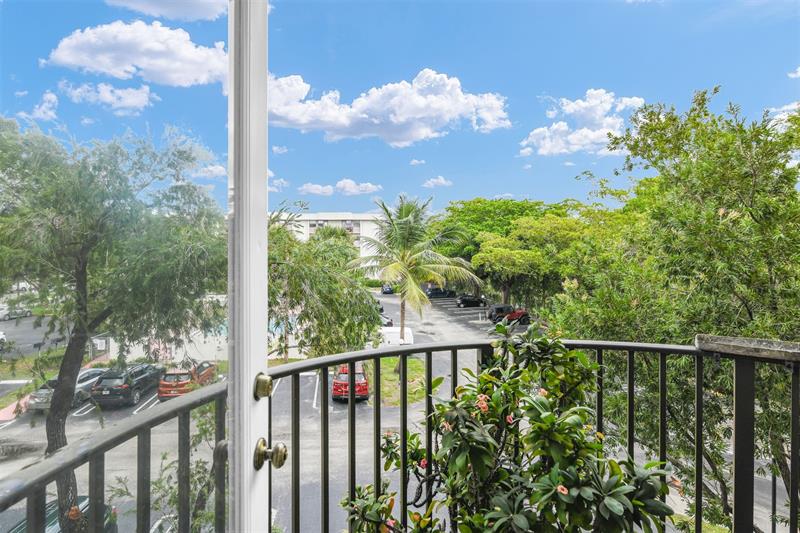 2701 Riverside Drive Coral Springs FL 33065