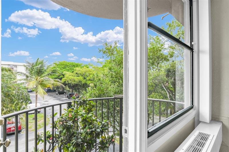 2701 Riverside Drive Coral Springs FL 33065