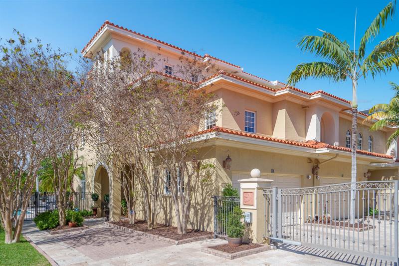 237 Garden Court Lauderdale By The Sea FL 33308