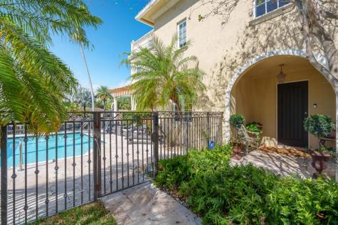 237 Garden Court Lauderdale By The Sea FL 33308