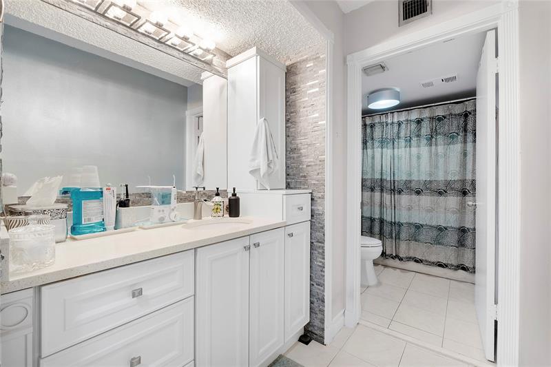 565 NW 98th Avenue Plantation FL 33324