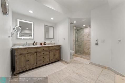 1000 E Island Boulevard Aventura FL 33160