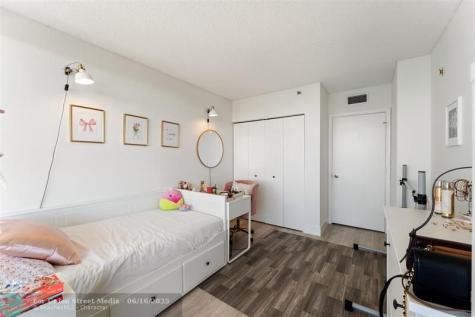 1000 E Island Boulevard Aventura FL 33160