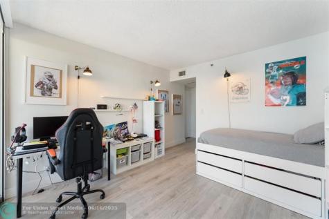 1000 E Island Boulevard Aventura FL 33160