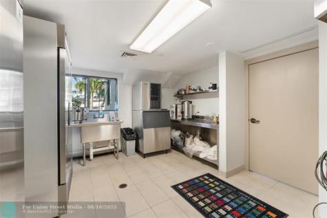 1000 E Island Boulevard Aventura FL 33160