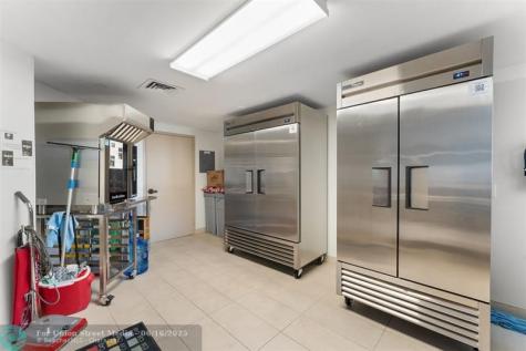 1000 E Island Boulevard Aventura FL 33160