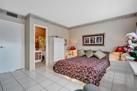 4800 NW 35th Street Lauderdale Lakes FL 33319