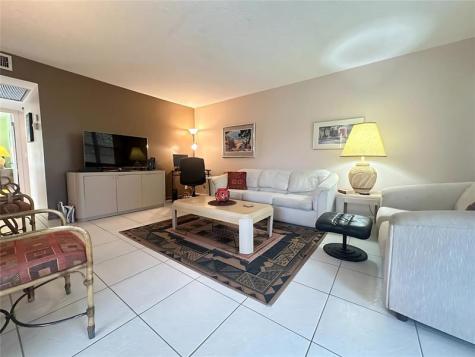 288 Ventnor S Deerfield Beach FL 33442