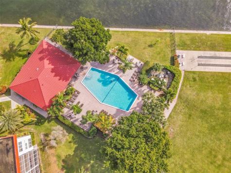 3050 NE 48th Court Lighthouse Point FL 33064