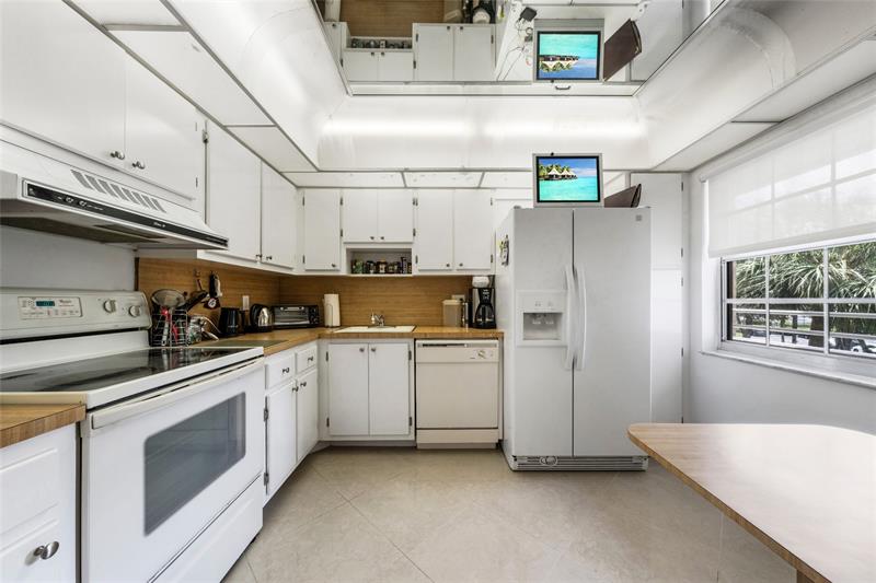 3960 Oaks Clubhouse Drive Pompano Beach FL 33069