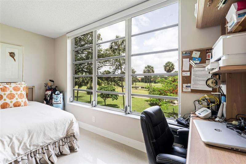 3960 Oaks Clubhouse Drive Pompano Beach FL 33069