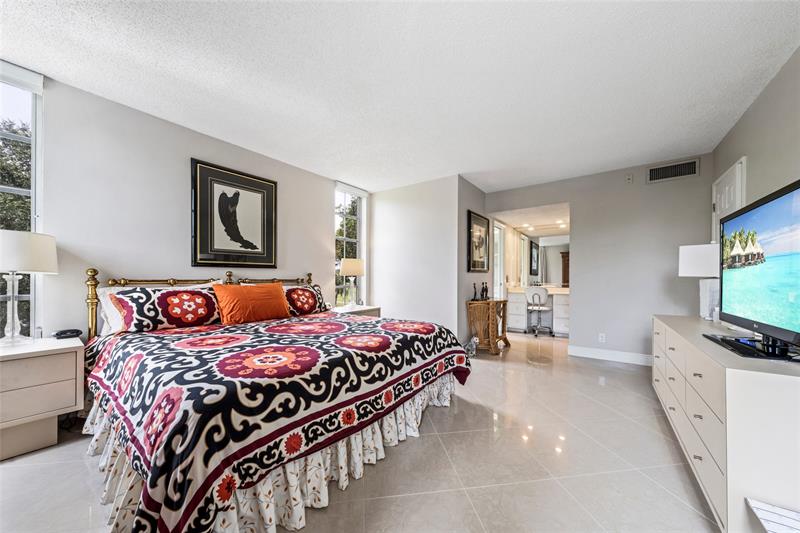 3960 Oaks Clubhouse Drive Pompano Beach FL 33069