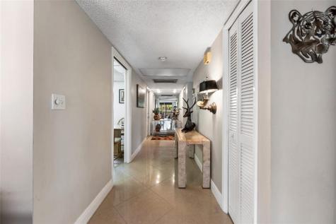 3960 Oaks Clubhouse Drive Pompano Beach FL 33069