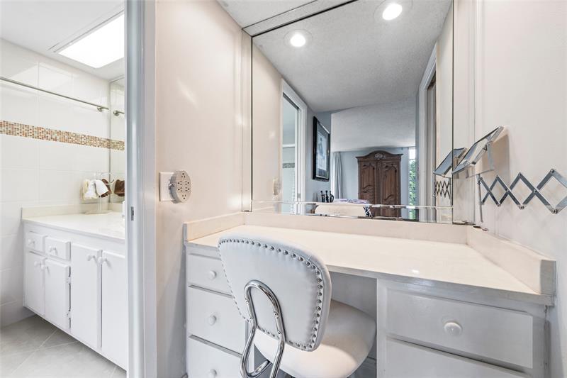 3960 Oaks Clubhouse Drive Pompano Beach FL 33069