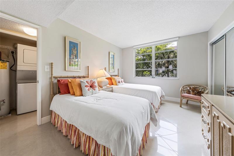 3960 Oaks Clubhouse Drive Pompano Beach FL 33069