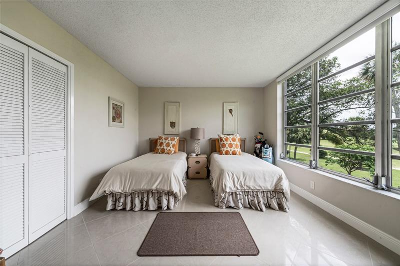 3960 Oaks Clubhouse Drive Pompano Beach FL 33069