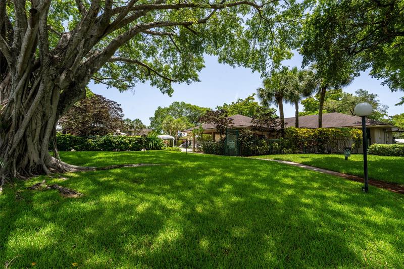 3960 Oaks Clubhouse Drive Pompano Beach FL 33069