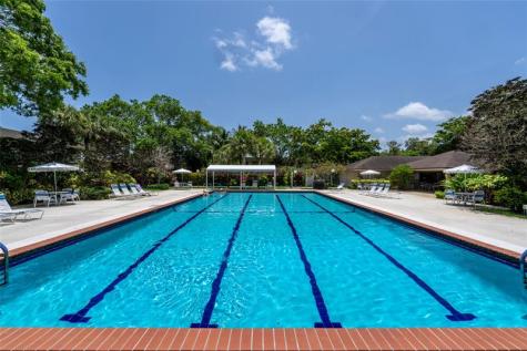 3960 Oaks Clubhouse Drive Pompano Beach FL 33069
