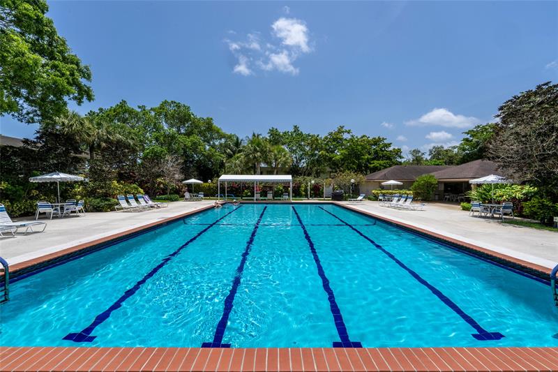 3960 Oaks Clubhouse Drive Pompano Beach FL 33069