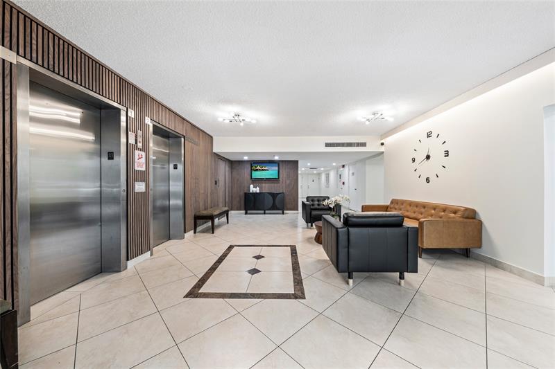 3960 Oaks Clubhouse Drive Pompano Beach FL 33069