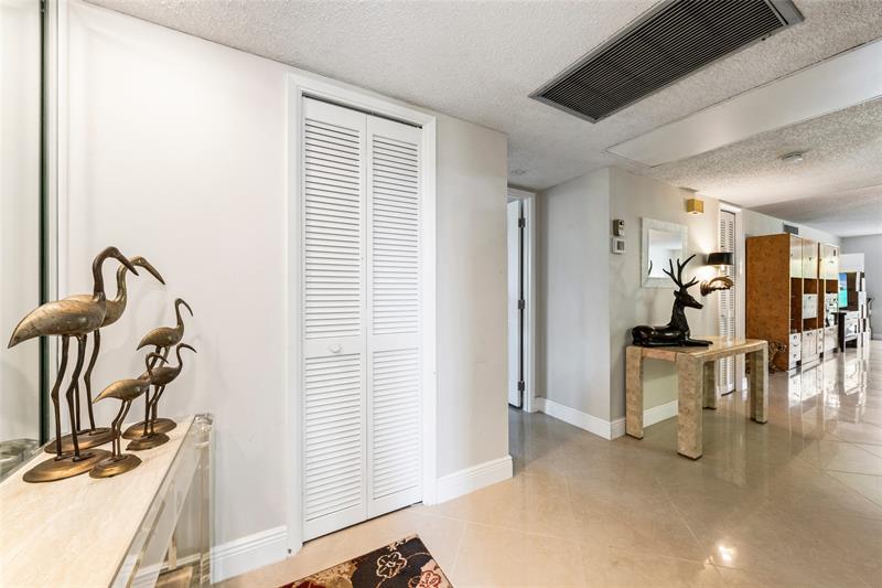 3960 Oaks Clubhouse Drive Pompano Beach FL 33069