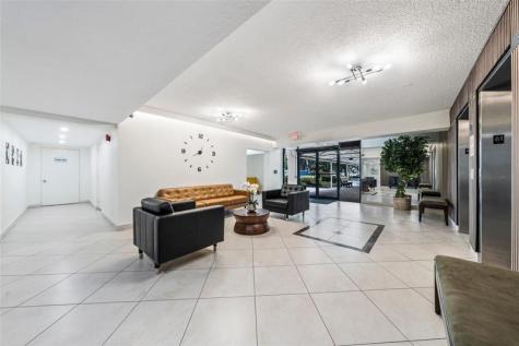 3960 Oaks Clubhouse Drive Pompano Beach FL 33069
