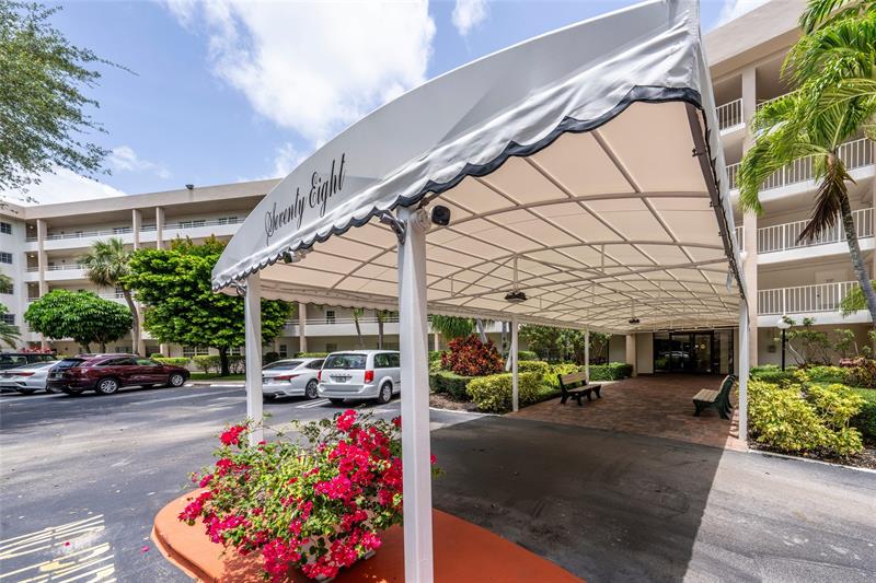 3960 Oaks Clubhouse Drive Pompano Beach FL 33069