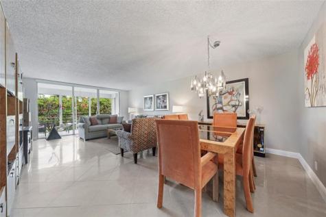3960 Oaks Clubhouse Drive Pompano Beach FL 33069