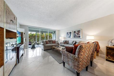 3960 Oaks Clubhouse Drive Pompano Beach FL 33069