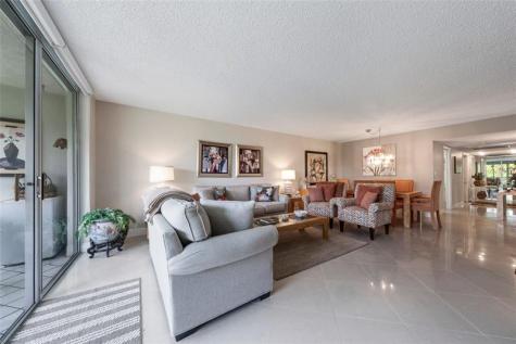 3960 Oaks Clubhouse Drive Pompano Beach FL 33069
