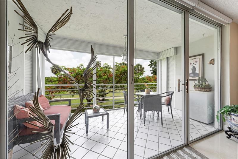 3960 Oaks Clubhouse Drive Pompano Beach FL 33069