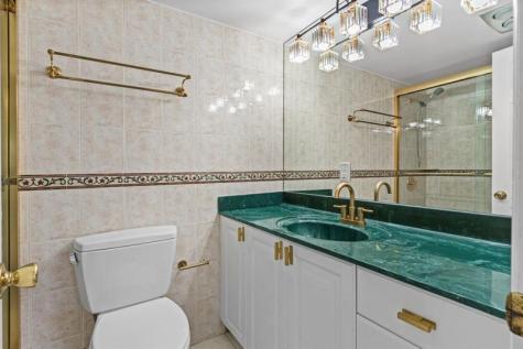 1084 Harwood F Deerfield Beach FL 33442