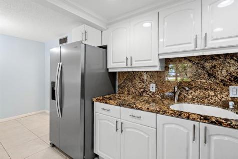 1084 Harwood F Deerfield Beach FL 33442