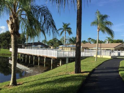 418 Pine Glen Lane Greenacres FL 33463