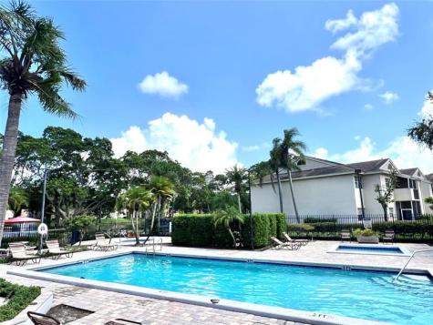 640 Cypress Club Way Deerfield Beach FL 33064