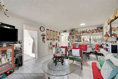 10442 Sunrise Lakes Boulevard Sunrise FL 33322